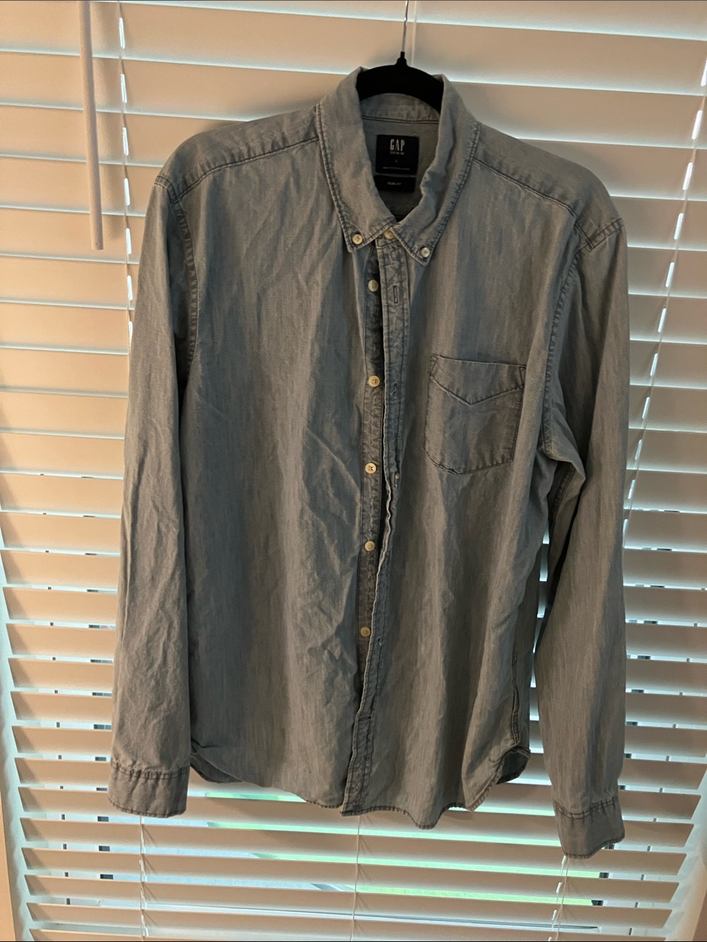 GAP Men's Light Blue Denim Slim fit Button-Down Shirt